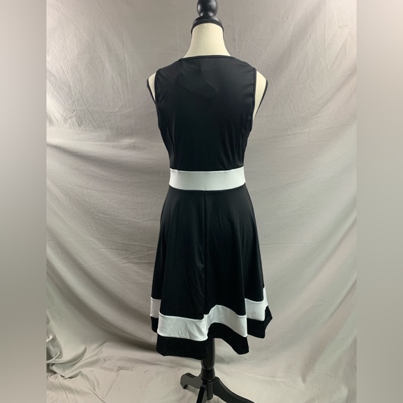 Sleeveless Aline Dress Black/White - Picture 10 of 10